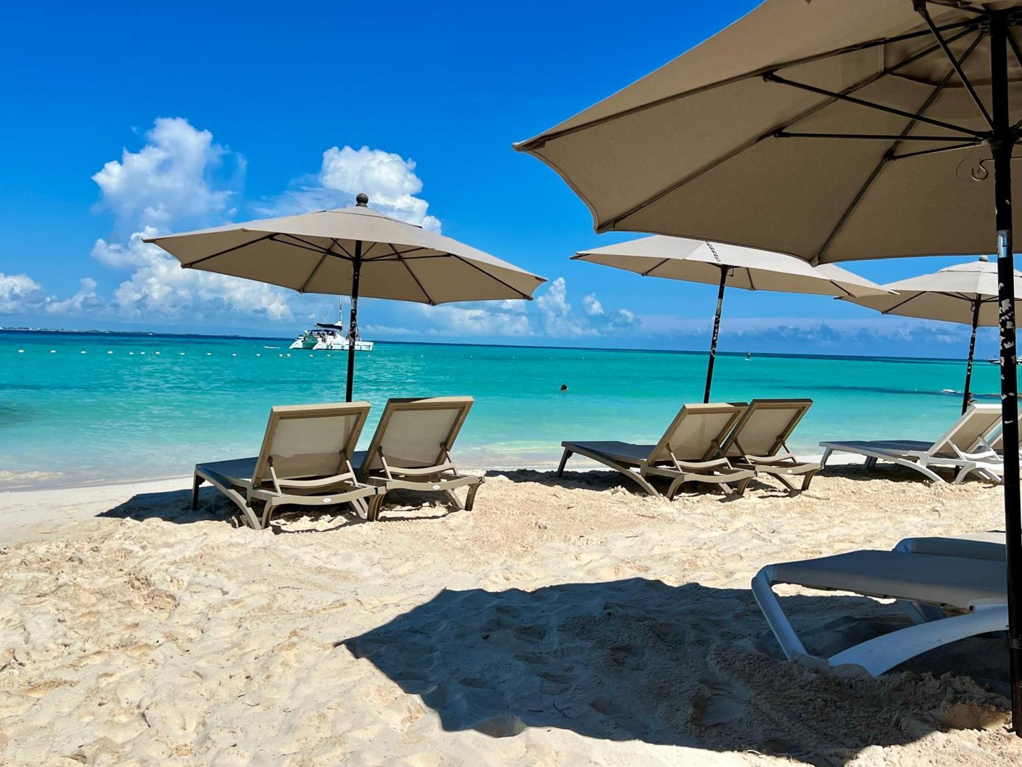 Cuxos Hotel Beachfront Isla Mujeres Exteriör bild